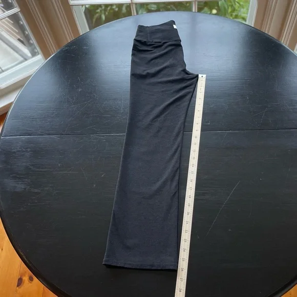 Vuori Mid Rise Elevation Slim Bootcut Leggings Pants XS Black Heather - Picture 11 of 11